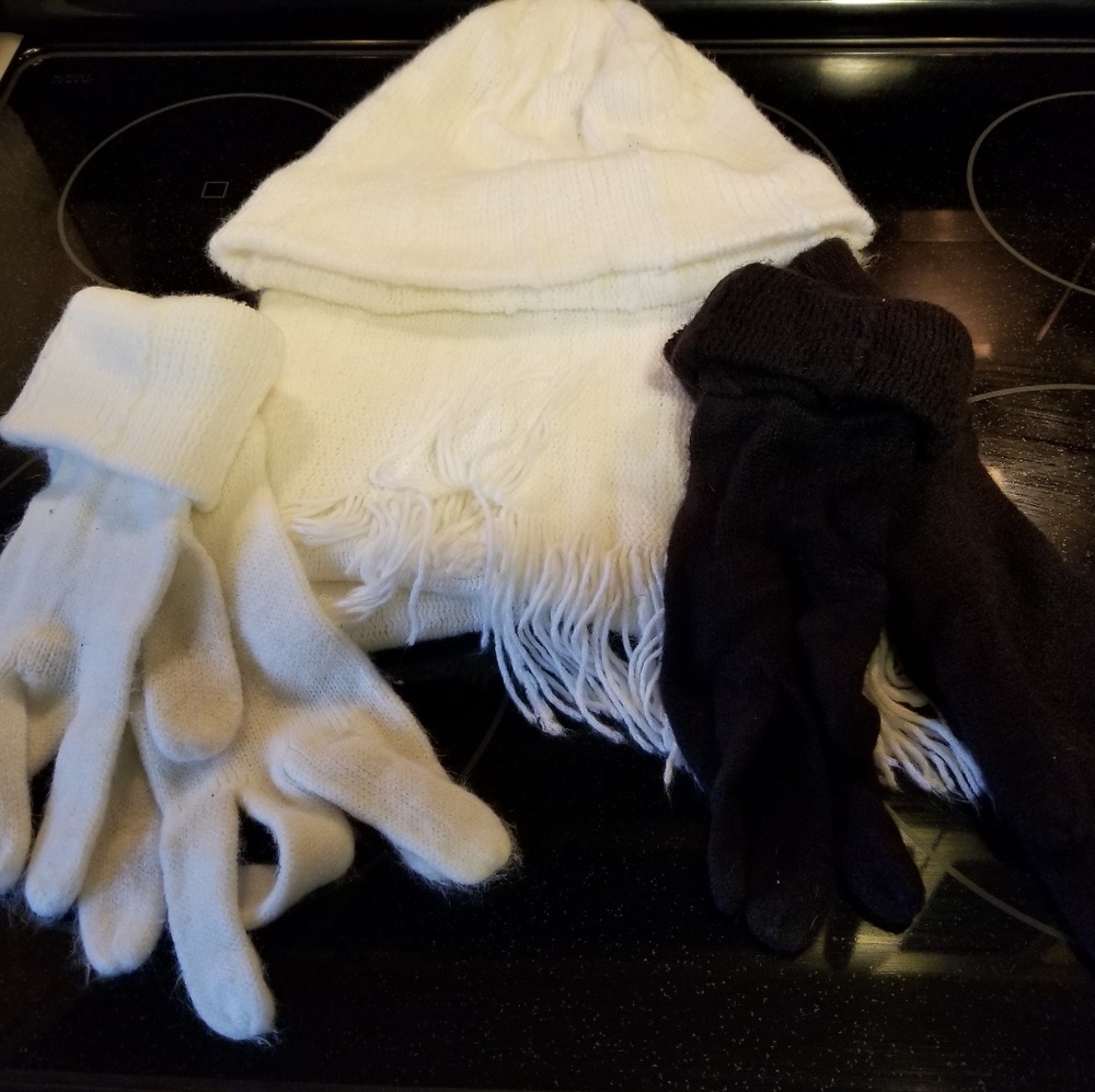 Scarf,2 pr gloves, toboggan